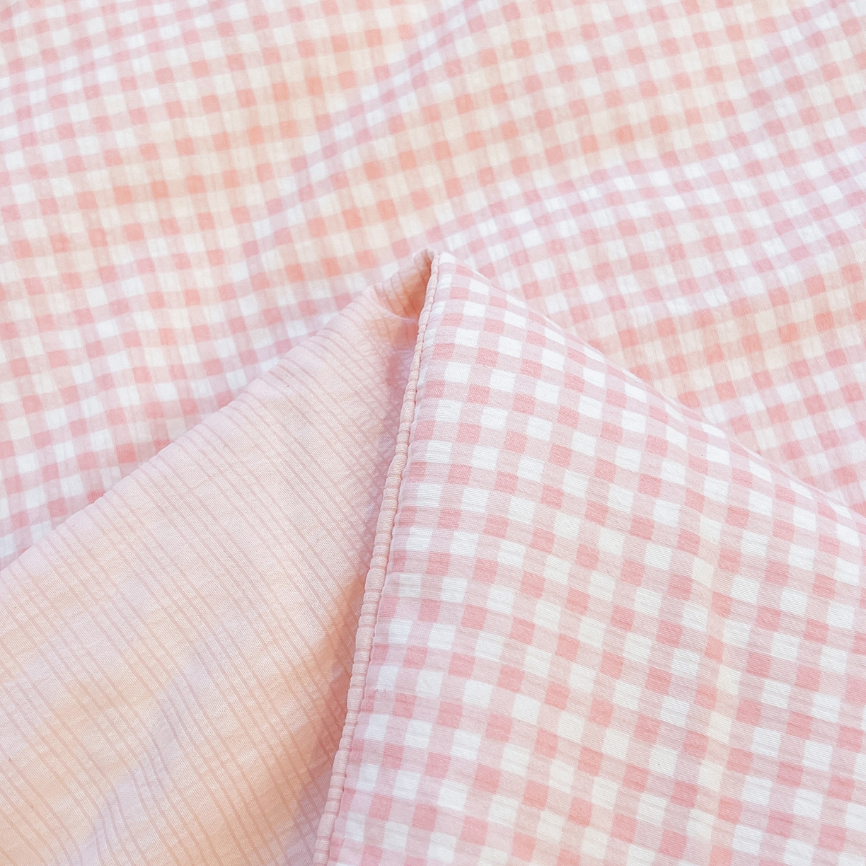 91家纺网 家纺一手货源 找家纺 老帅的工厂店 2026新款无印风泡芙棉大豆夏被 桃气小方