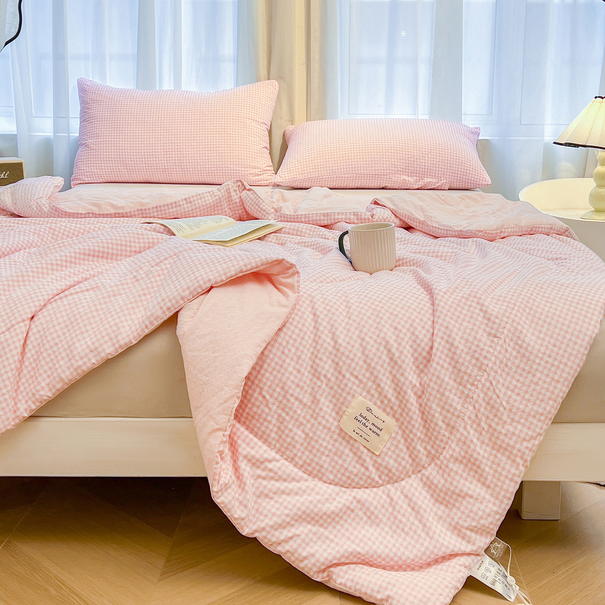 91家纺网 家纺一手货源 找家纺 老帅的工厂店 2026新款无印风泡芙棉大豆夏被 桃气小方