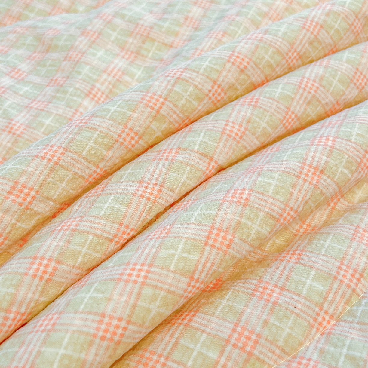 91家纺网 家纺一手货源 找家纺 老帅的工厂店 2026新款无印风泡芙棉大豆夏被 杏橘织格