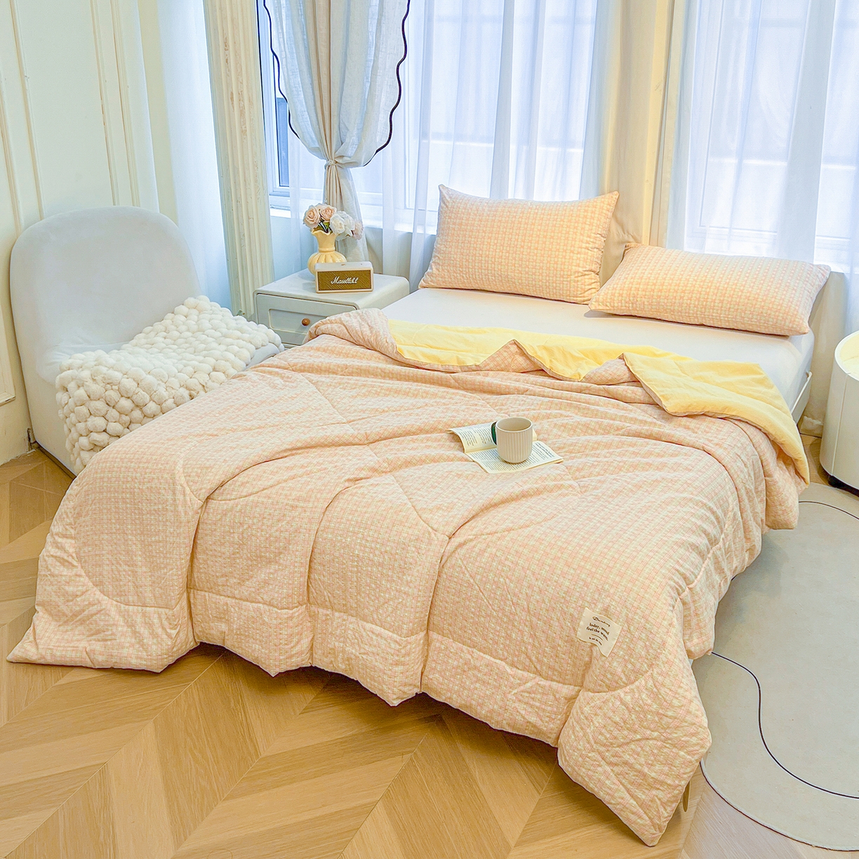 91家纺网 家纺一手货源 找家纺 老帅的工厂店 2026新款无印风泡芙棉大豆夏被 杏橘织格