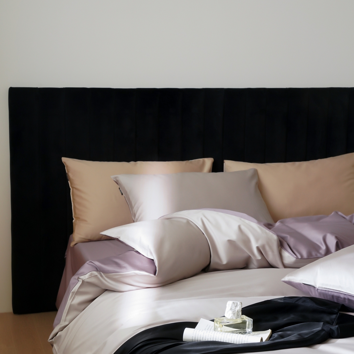 91家纺网 家纺一手货源 找家纺 玉宇阁家居 2026春夏新款50S双股全棉纯棉贡缎拼色四件套 空气灰紫