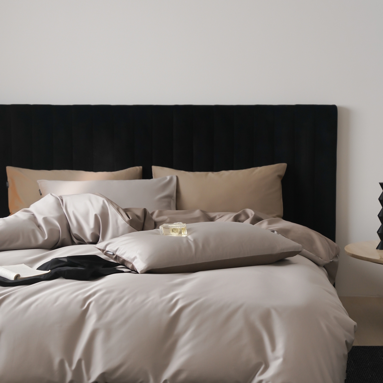 91家纺网 家纺一手货源 找家纺 玉宇阁家居 2026春夏新款50S双股全棉纯棉贡缎拼色四件套 春和日棕