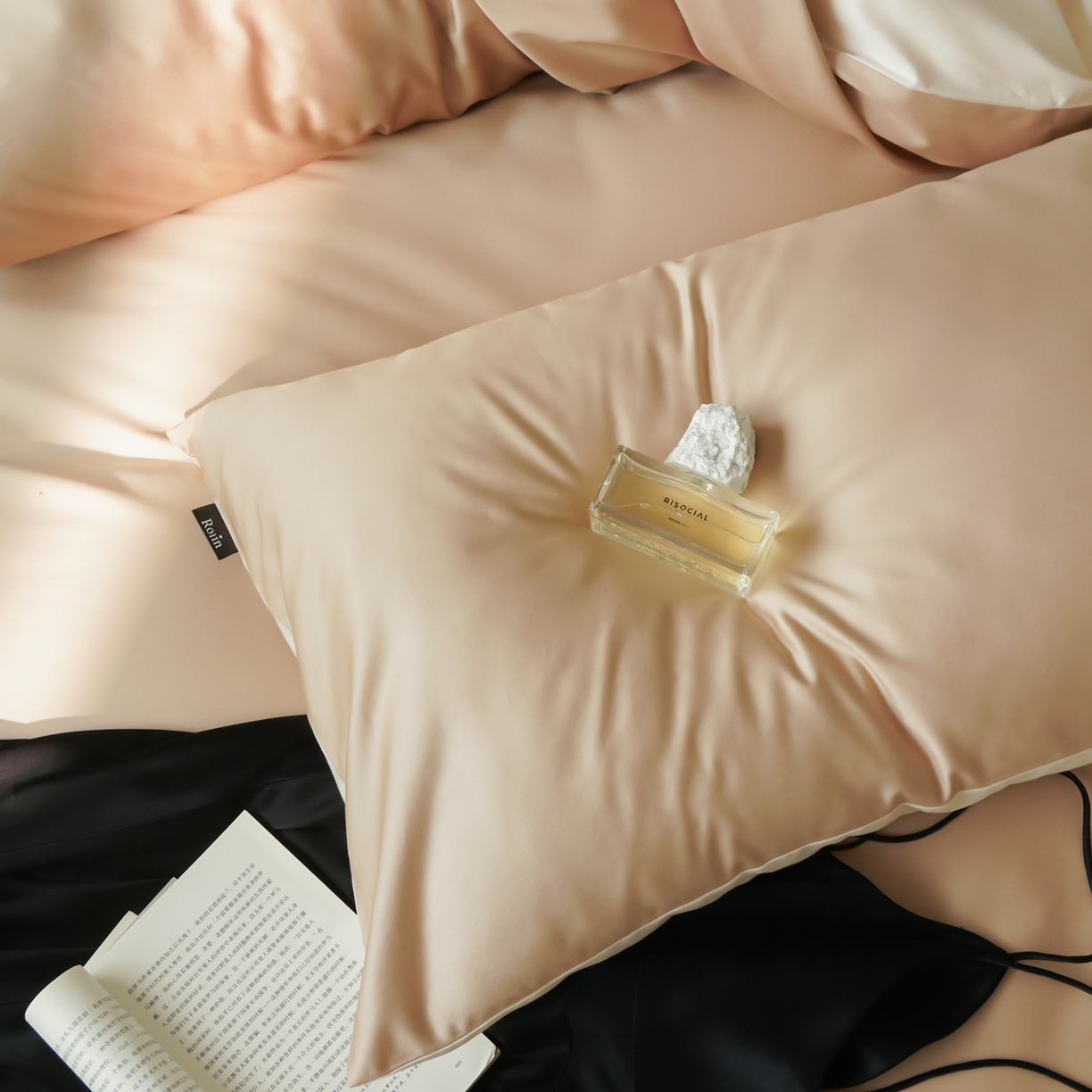 91家纺网 家纺一手货源 找家纺 玉宇阁家居 2026春夏新款50S双股全棉纯棉贡缎拼色四件套 晨曦浅玉