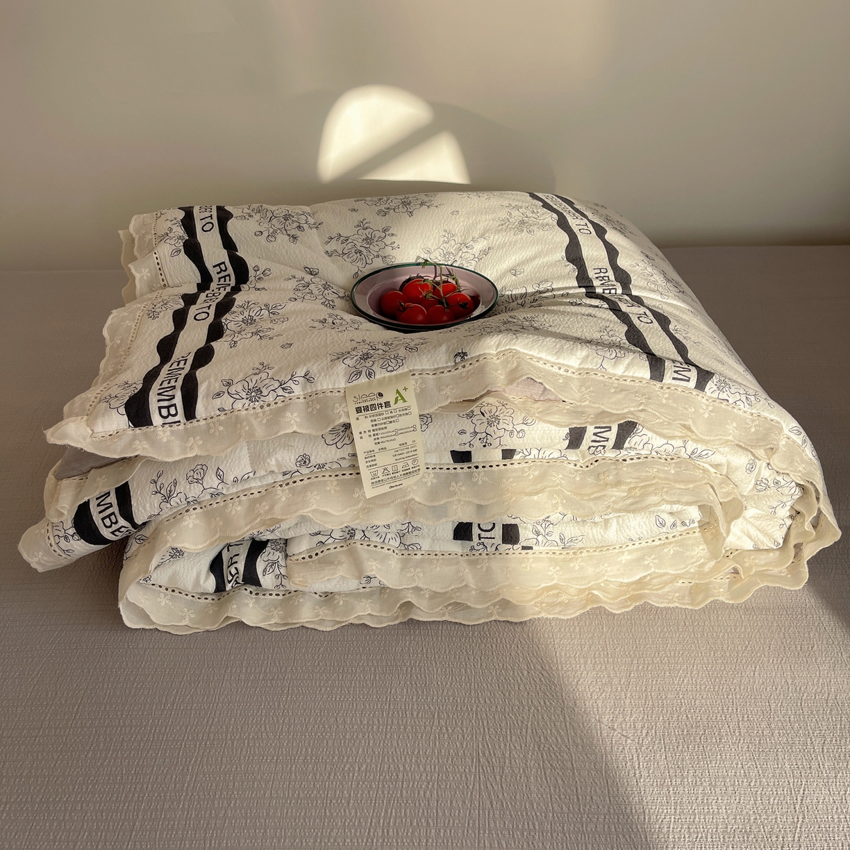 91家纺网 家纺一手货源 找家纺 梵克保罗 2026春夏新款全棉纯棉花边皱皱纱单夏被夏凉被空调被夏被四件套 墨序花