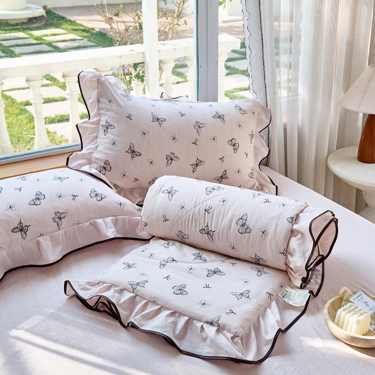 91家纺网 家纺一手货源 找家纺 梵克保罗 2026春夏新款提花色织花边夏被四件套单夏被空调被 粉屿蝶影