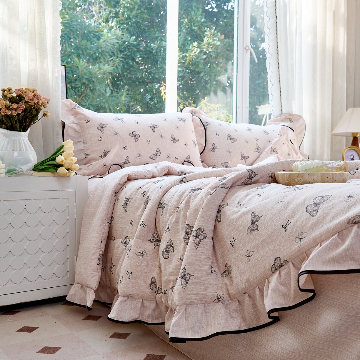 91家纺网 家纺一手货源 找家纺 梵克保罗 2026春夏新款提花色织花边夏被四件套单夏被空调被 粉屿蝶影