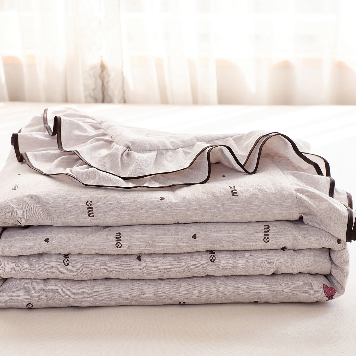 91家纺网 家纺一手货源 找家纺 梵克保罗 2026春夏新款提花色织花边夏被四件套单夏被空调被 黑桃字符