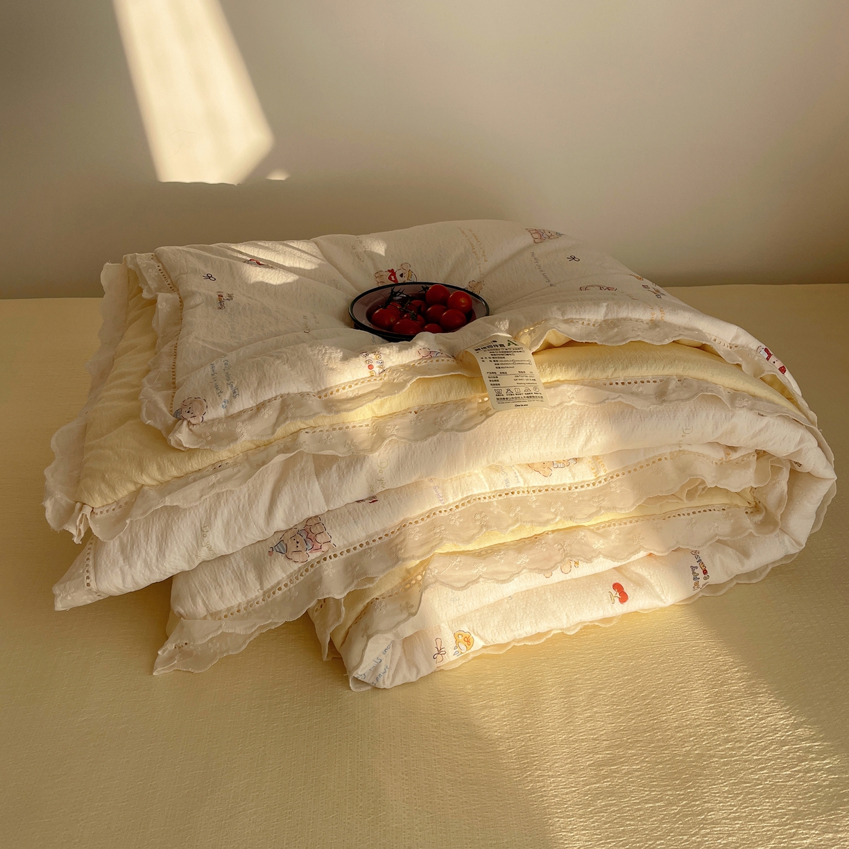 91家纺网 家纺一手货源 找家纺 梵克保罗 2026春夏新款全棉纯棉花边皱皱纱单夏被夏凉被空调被夏被四件套 奶芙小狗