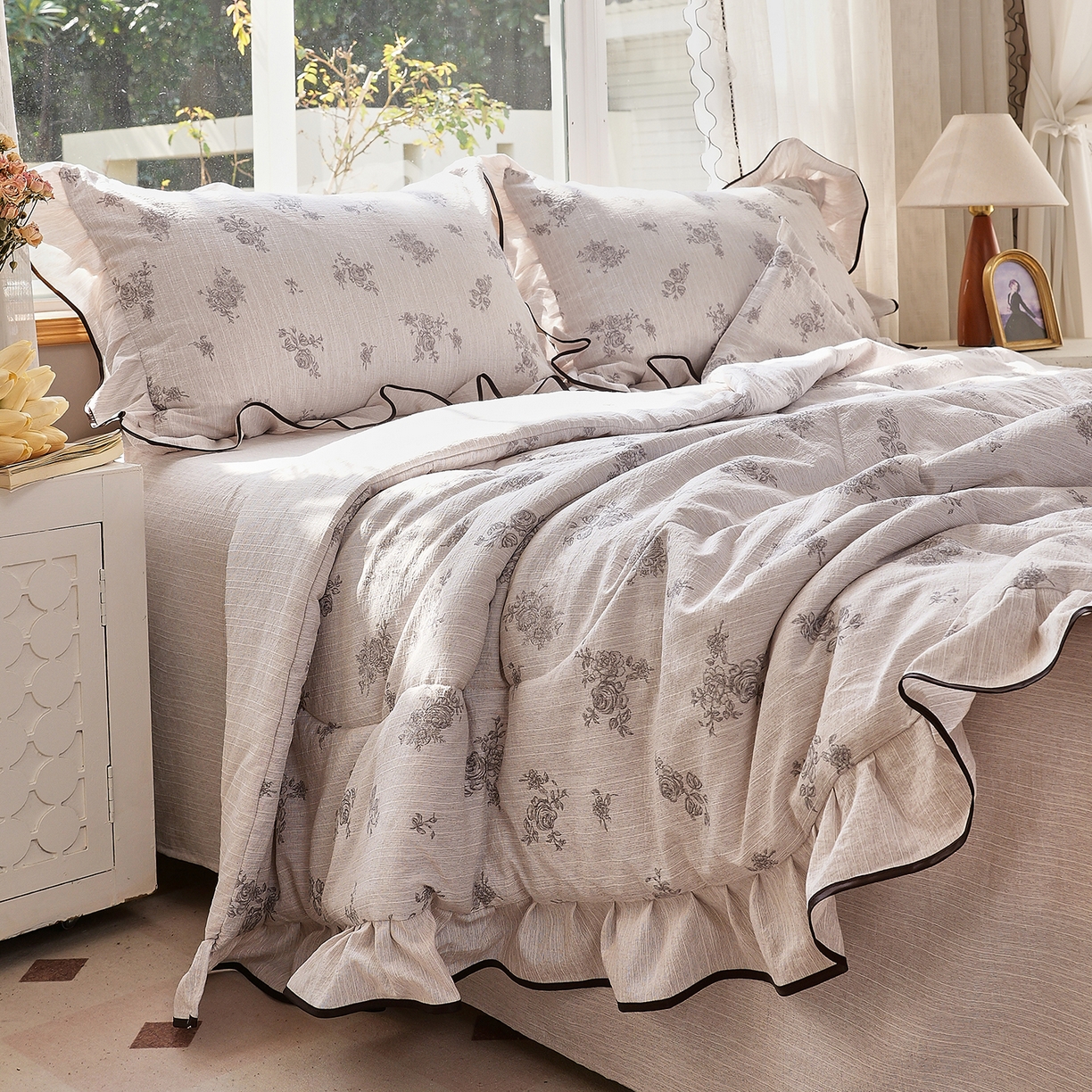 91家纺网 家纺一手货源 找家纺 梵克保罗 2026春夏新款提花色织花边夏被四件套单夏被空调被 灰调玫瑰