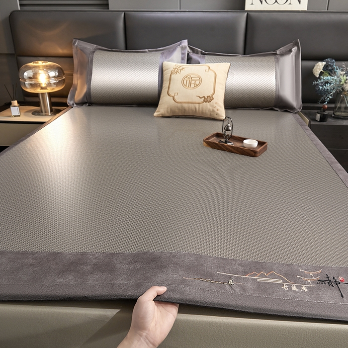 91家纺网 家纺一手货源 找家纺 卡罗兰 2026新款凉席PE超冷感霸王藤席刺绣床单单件、三件套 霸王藤-烟灰色