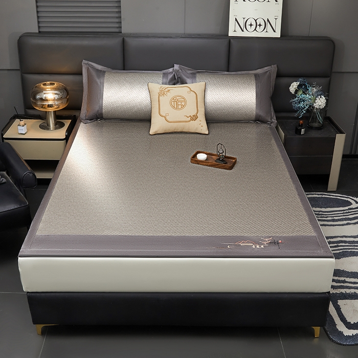 91家纺网 家纺一手货源 找家纺 卡罗兰 2026新款凉席PE超冷感霸王藤席刺绣床单单件、三件套 霸王藤-烟灰色