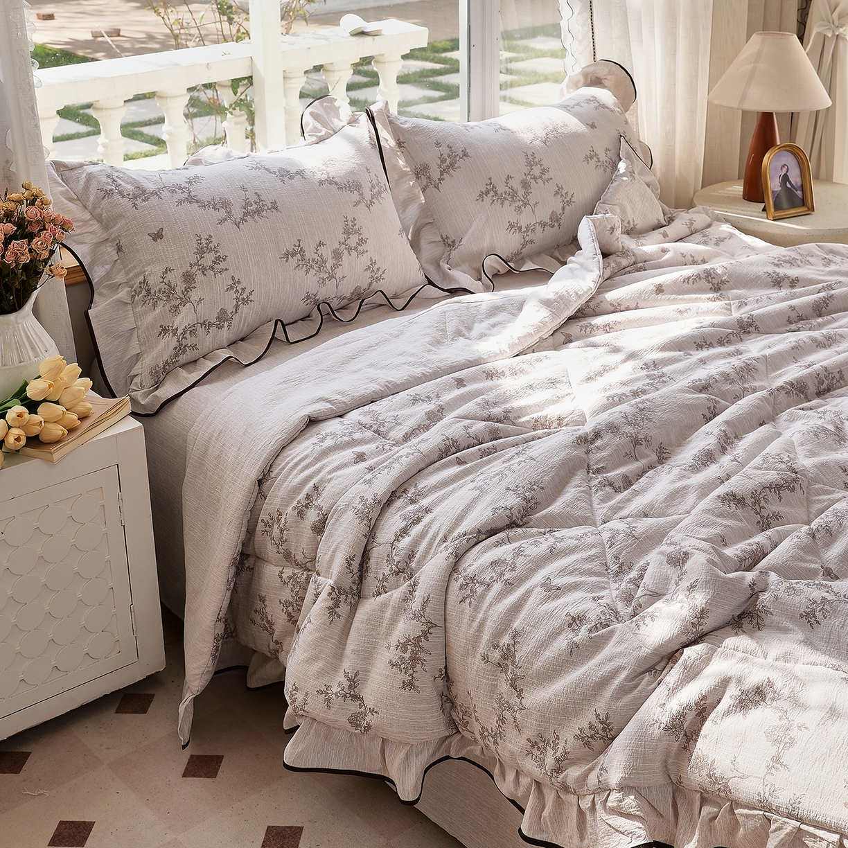 91家纺网 家纺一手货源 找家纺 梵克保罗 2026春夏新款提花色织花边夏被四件套单夏被空调被 灰枝谍影