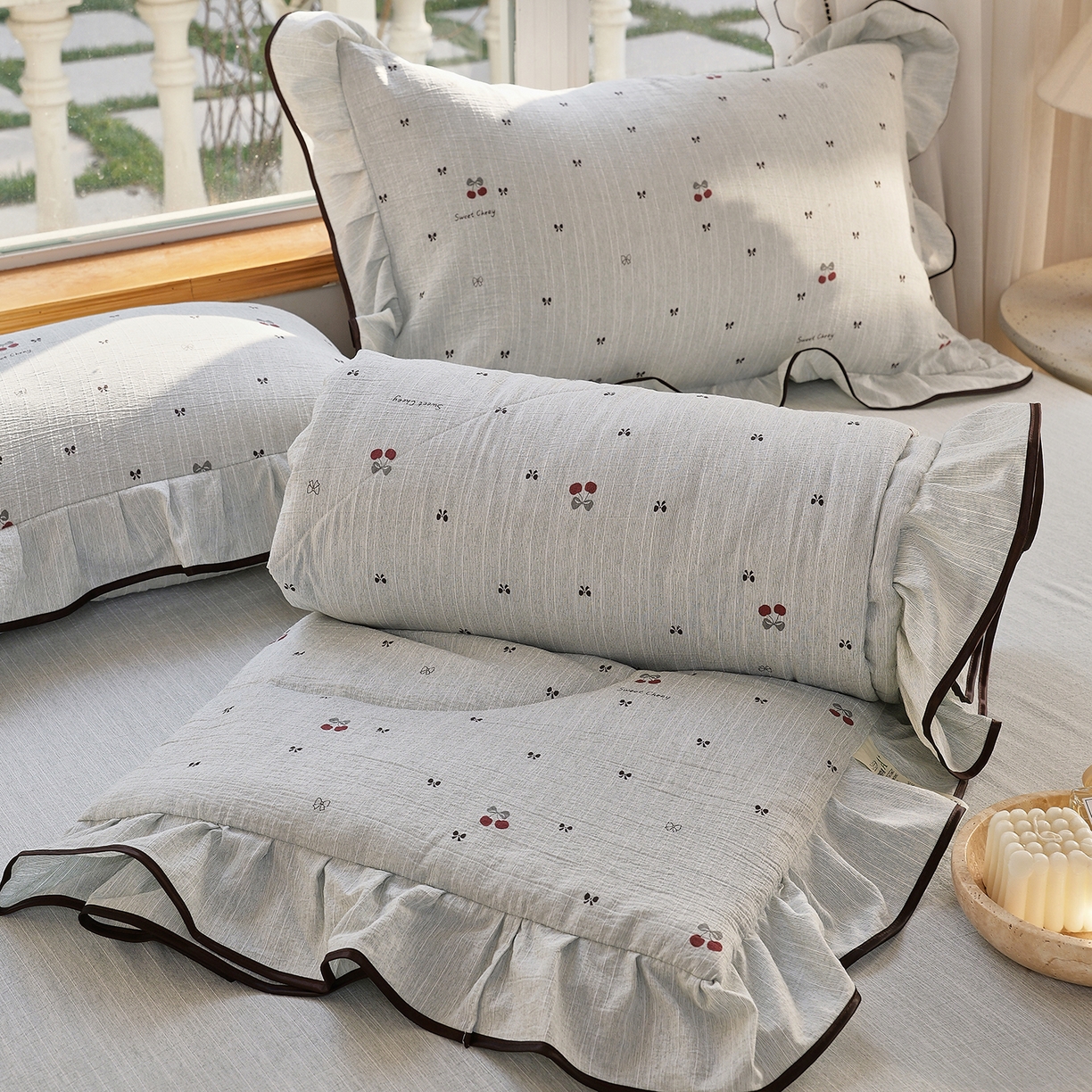 91家纺网 家纺一手货源 找家纺 梵克保罗 2026春夏新款提花色织花边夏被四件套单夏被空调被 蓝樱