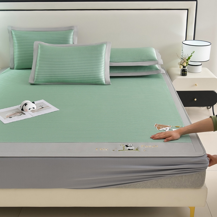 91家纺网 家纺一手货源 找家纺 小牛席业 2026新款条纹爱家熊猫冰丝席（床笠款）藤席冰藤席冰丝席可机洗凉感冰丝席豆豆席PE霸王 绿色