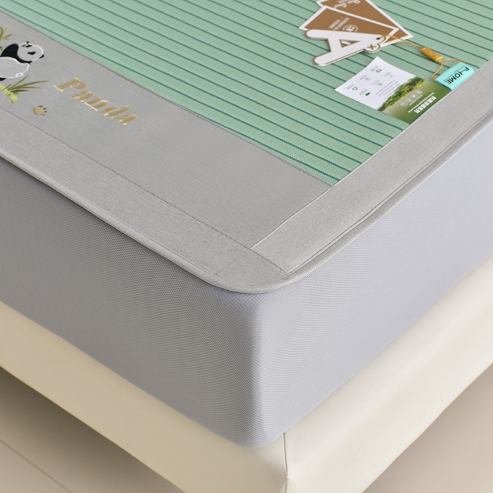 91家纺网 家纺一手货源 找家纺 小牛席业 2026新款条纹爱家熊猫冰丝席（床笠款）藤席冰藤席冰丝席可机洗凉感冰丝席豆豆席PE霸王 绿色