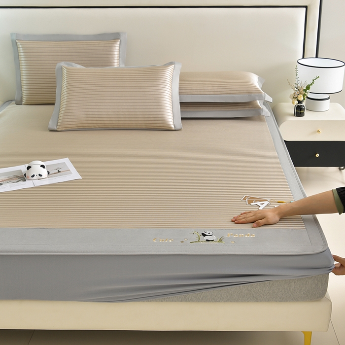 91家纺网 家纺一手货源 找家纺 小牛席业 2026新款条纹爱家熊猫冰丝席（床笠款）藤席冰藤席冰丝席可机洗凉感冰丝席豆豆席PE霸王 咖色