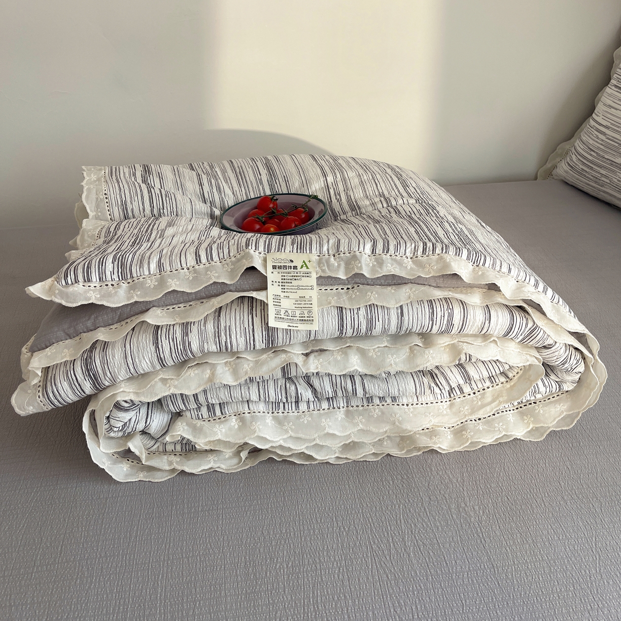 91家纺网 家纺一手货源 找家纺 梵克保罗 2026春夏新款全棉纯棉花边皱皱纱单夏被夏凉被空调被夏被四件套 素锦纹