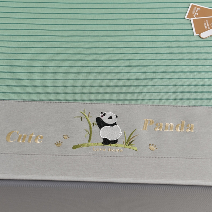 91家纺网 家纺一手货源 找家纺 小牛席业 2026新款条纹爱家熊猫冰丝席（床笠款）藤席冰藤席冰丝席可机洗凉感冰丝席豆豆席PE霸王 绿色