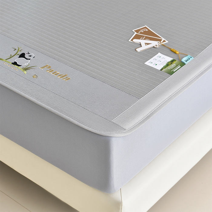 91家纺网 家纺一手货源 找家纺 小牛席业 2026新款条纹爱家熊猫冰丝席（床笠款）藤席冰藤席冰丝席可机洗凉感冰丝席豆豆席PE霸王 灰色