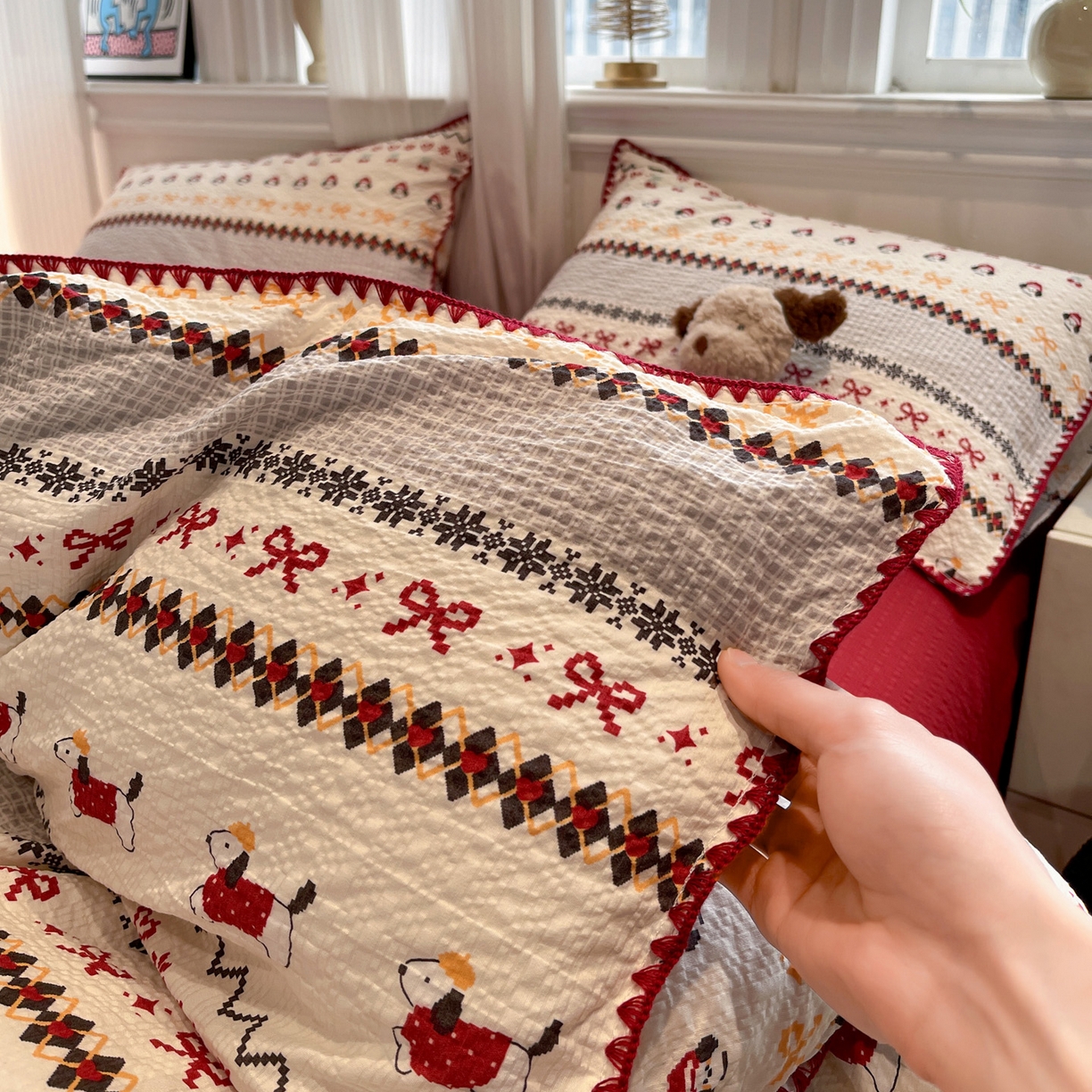 91家纺网 家纺一手货源 找家纺 源舍家纺 2026新款泡芙纱贝壳绣四件套 费尔岛小狗