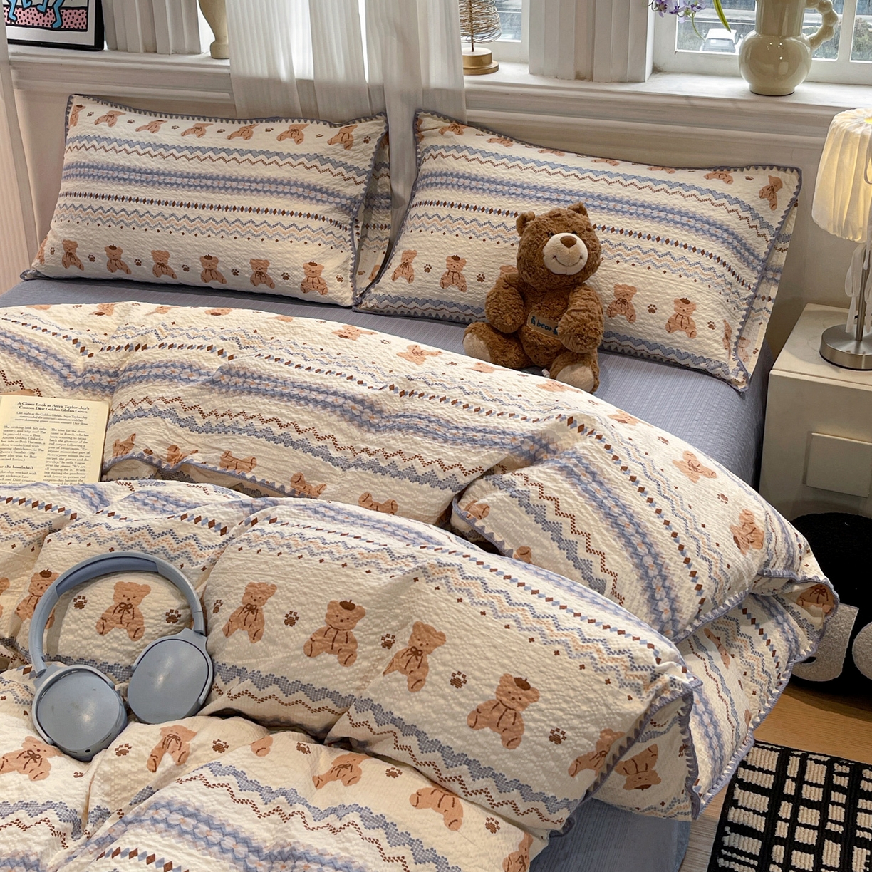 91家纺网 家纺一手货源 找家纺 源舍家纺 2026新款泡芙纱贝壳绣四件套 萌趣小熊