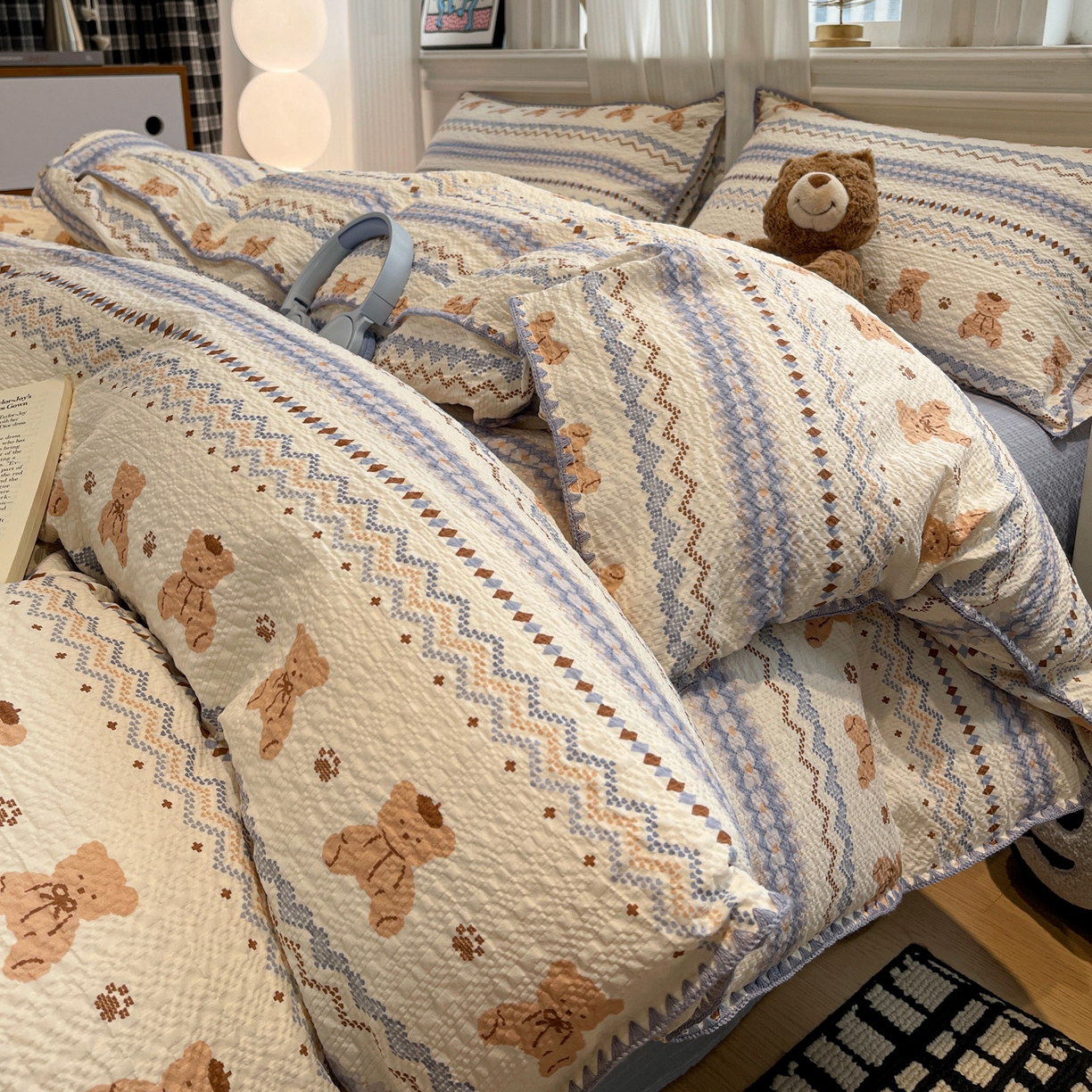 91家纺网 家纺一手货源 找家纺 源舍家纺 2026新款泡芙纱贝壳绣四件套 萌趣小熊