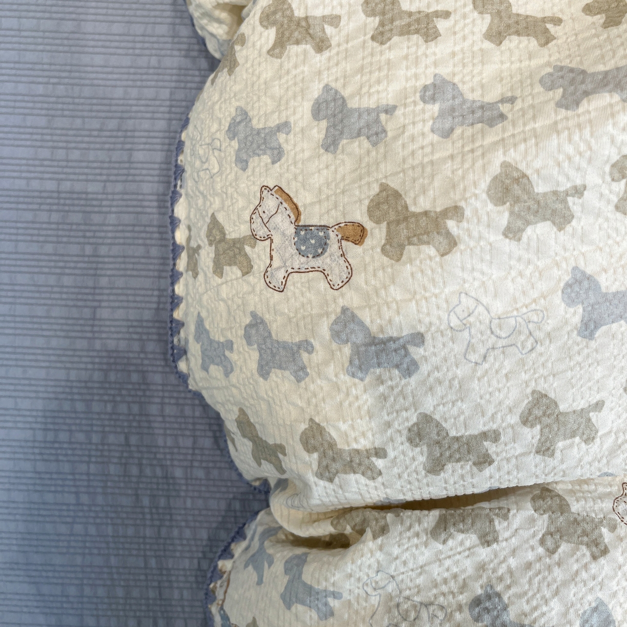 源舍家纺 2026新款泡芙纱贝壳绣四件套 萌趣小马