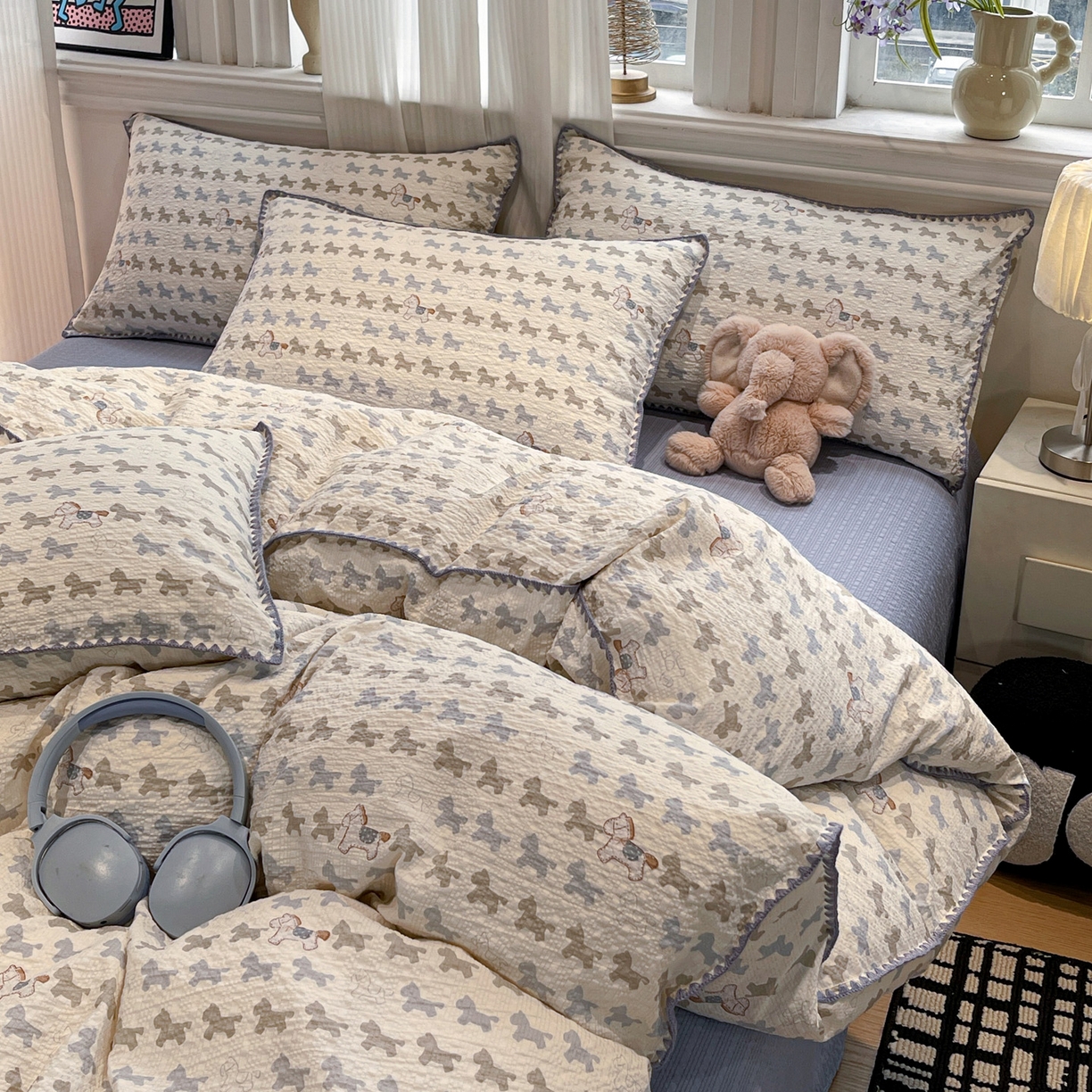 91家纺网 家纺一手货源 找家纺 源舍家纺 2026新款泡芙纱贝壳绣四件套 萌趣小马