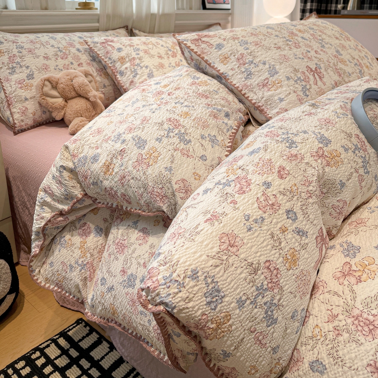 91家纺网 家纺一手货源 找家纺 源舍家纺 2026新款泡芙纱贝壳绣四件套 诗意柔