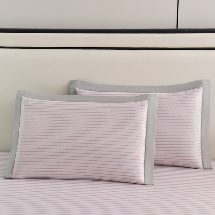 91家纺网 家纺一手货源 找家纺 小牛席业 2026新款条纹爱家熊猫冰丝席藤席冰藤席冰丝席可机洗凉感冰丝席豆豆席PE霸王 粉色