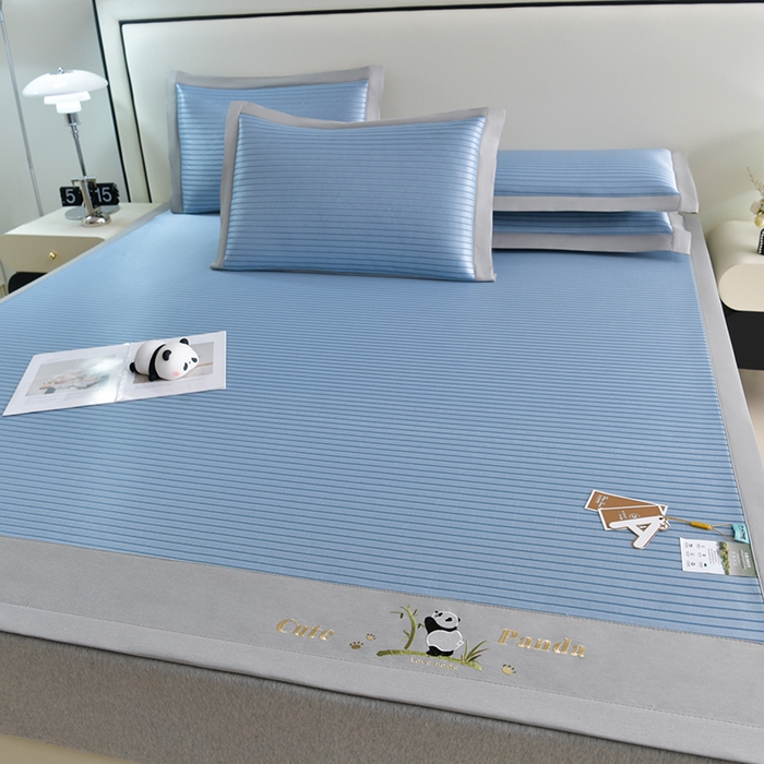 91家纺网 家纺一手货源 找家纺 小牛席业 2026新款条纹爱家熊猫冰丝席藤席冰藤席冰丝席可机洗凉感冰丝席豆豆席PE霸王 蓝色