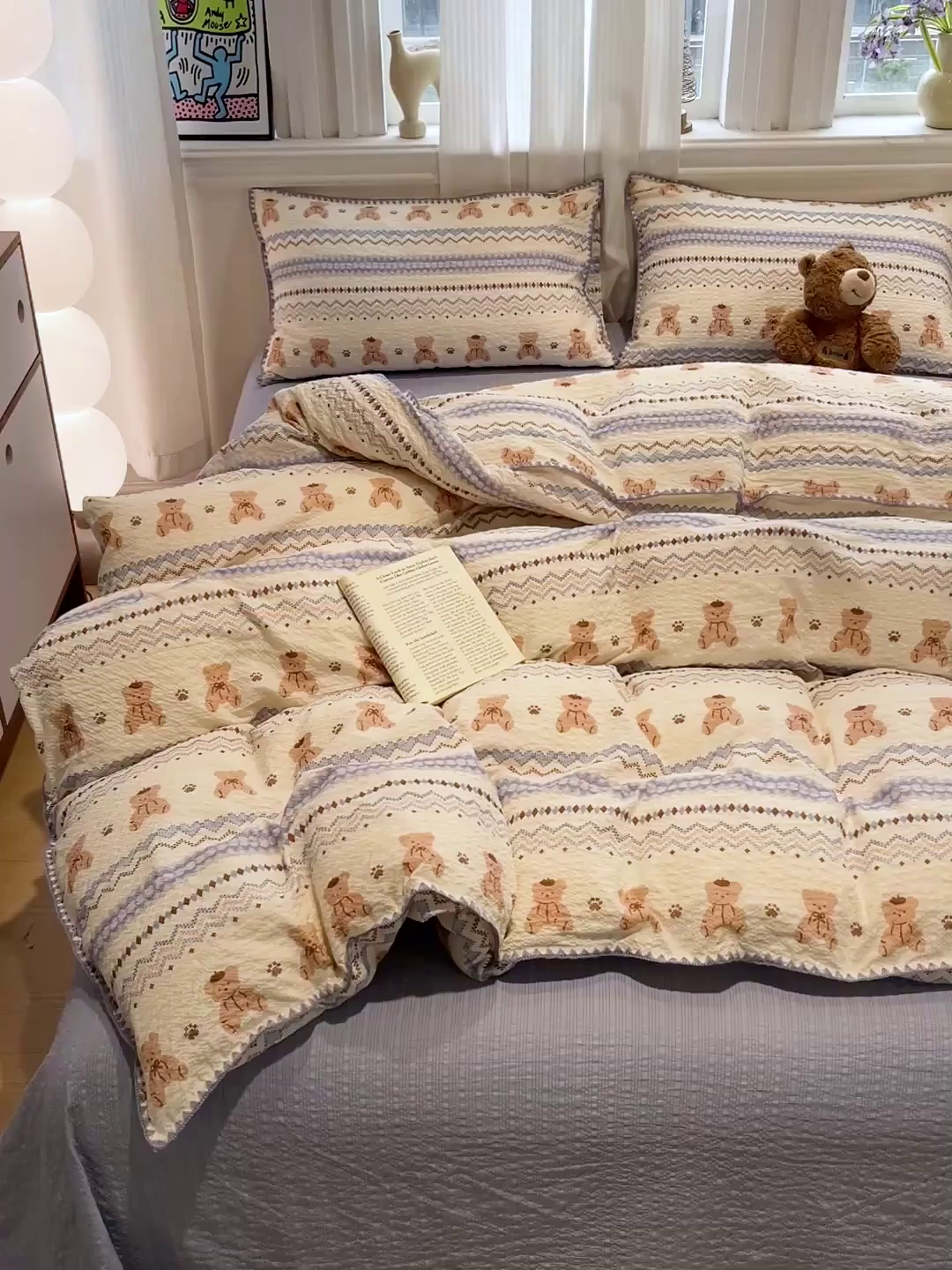 91家纺网 家纺一手货源 找家纺 源舍家纺 2026新款泡芙纱贝壳绣四件套 萌趣小熊