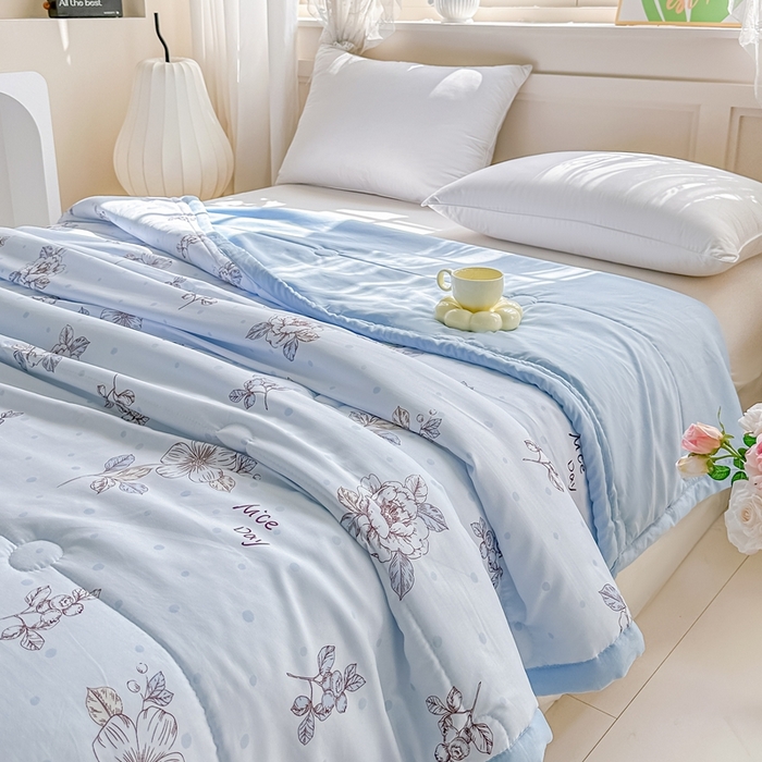 91家纺网 家纺一手货源 找家纺 好欣怡家纺 2026新款水洗棉夏被空调被被子被芯印花小清新夏凉被直播热款水洗棉包边款-蓝樱