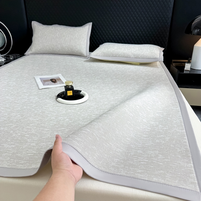 91家纺网 家纺一手货源 找家纺 999家纺 2026新款高端轻奢复合PE中分子乙纶凉感大提花凉席软席 梦境-灰