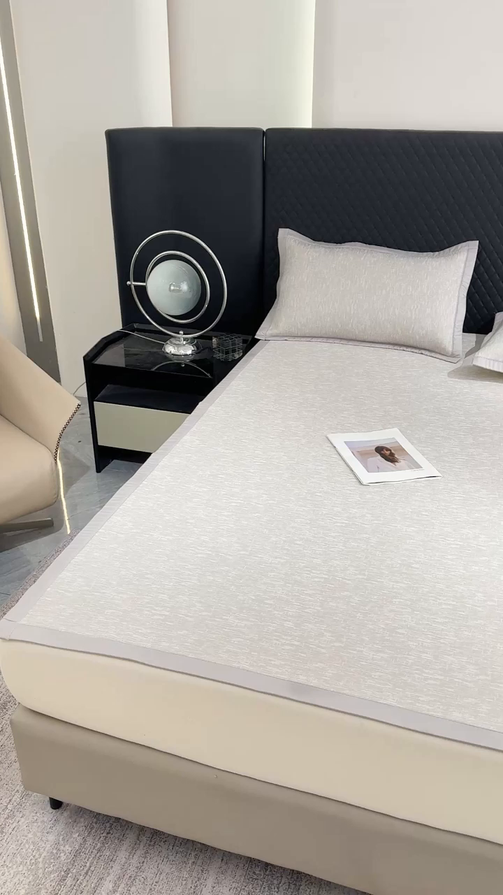 91家纺网 家纺一手货源 找家纺 999家纺 2026新款高端轻奢复合PE中分子乙纶凉感大提花凉席软席 梦境-灰