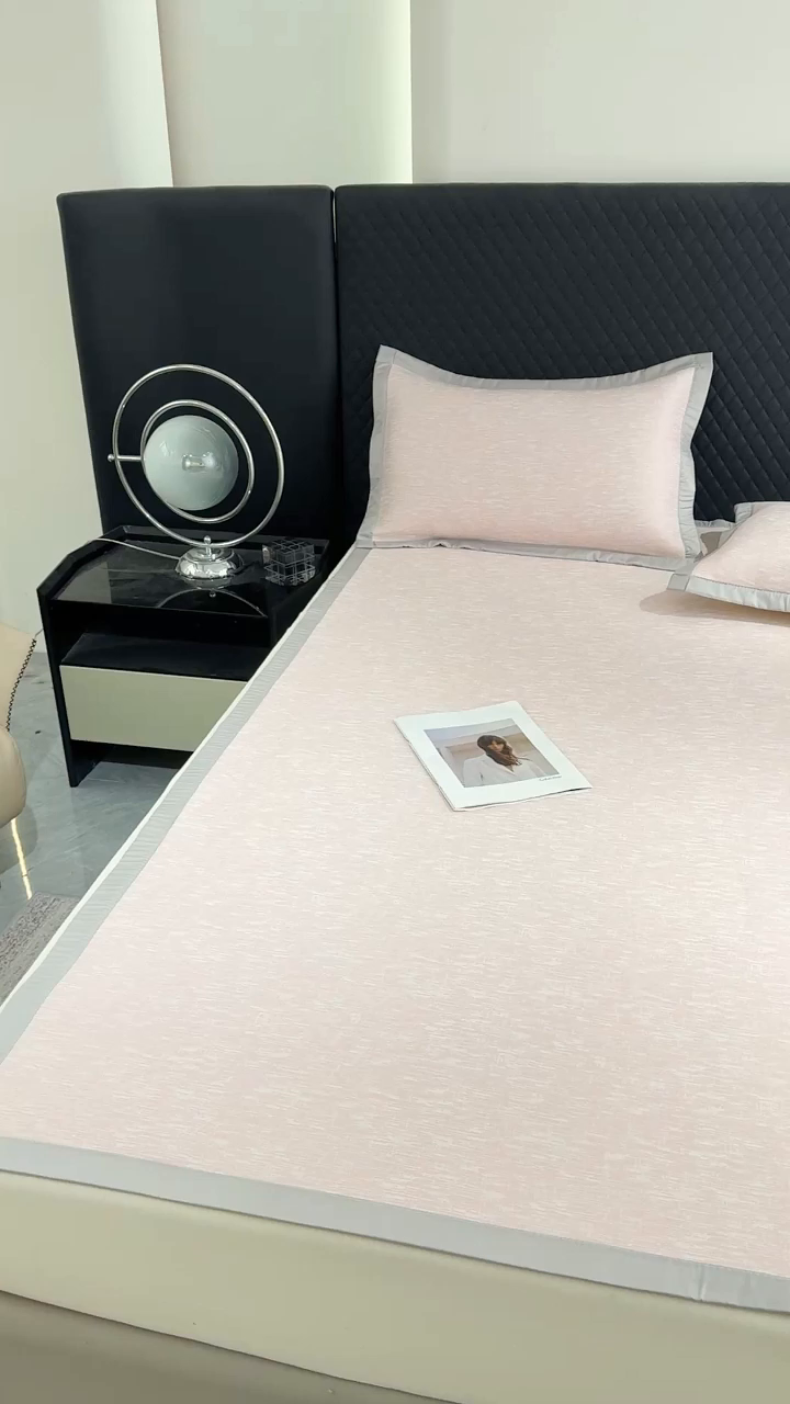 91家纺网 家纺一手货源 找家纺 999家纺 2026新款高端轻奢复合PE中分子乙纶凉感大提花凉席软席 梦境-粉