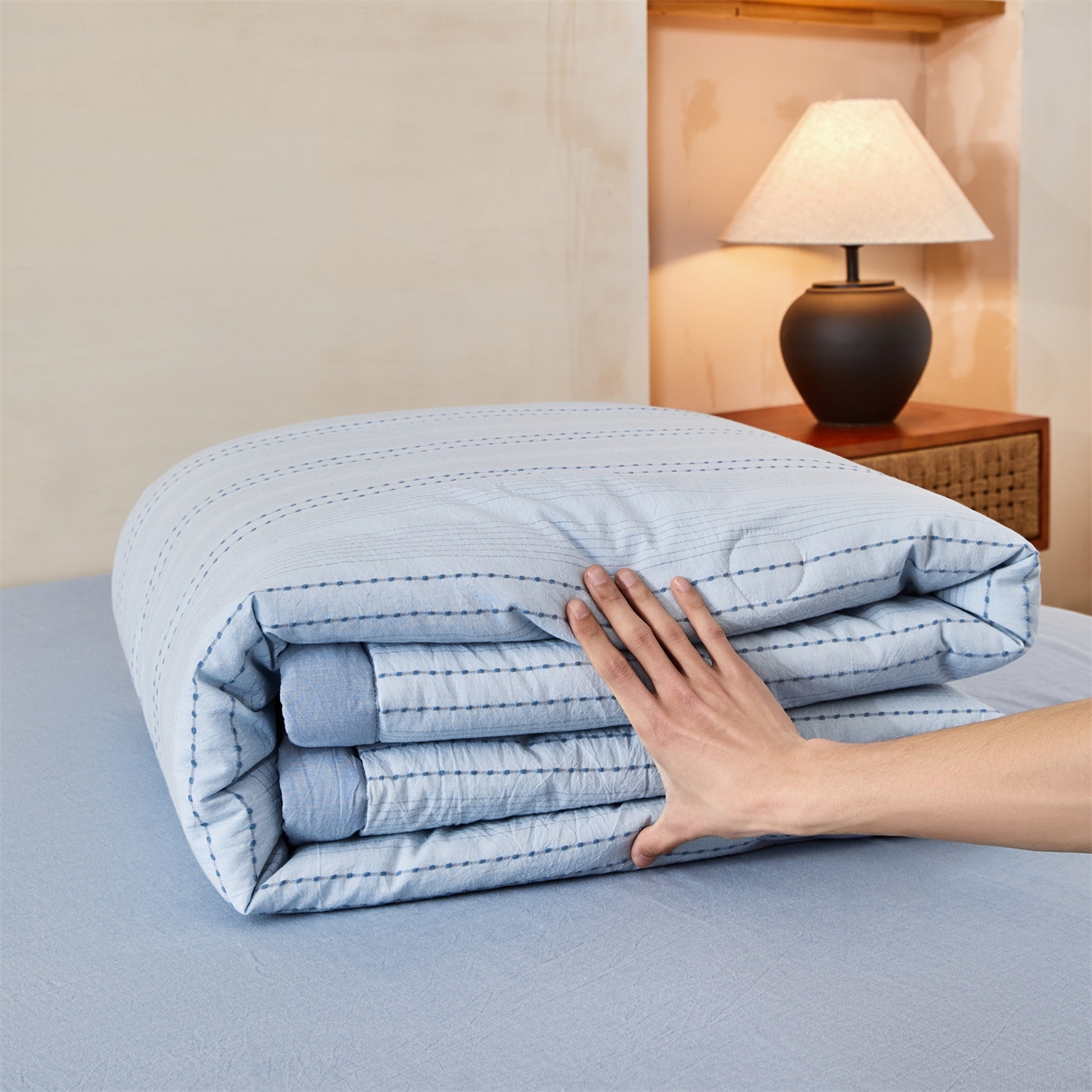 91家纺网 家纺一手货源 找家纺 恬思语家纺 2026新款全棉色织提花棉花夏被夏凉被空调被-流光 流光-蓝