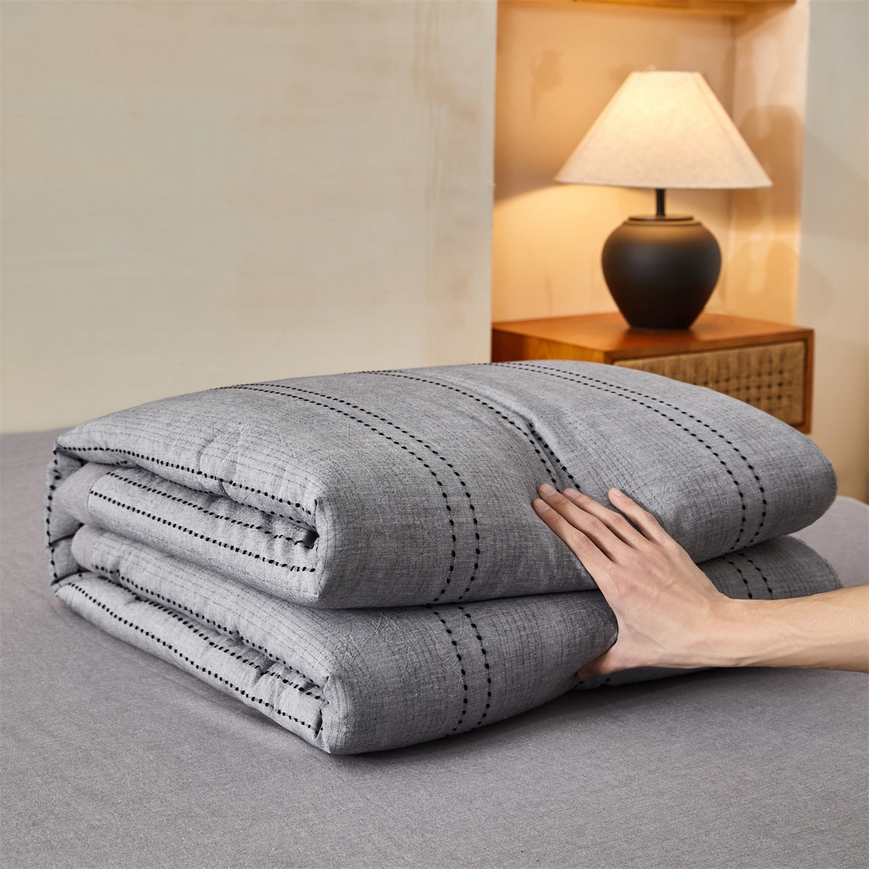 91家纺网 家纺一手货源 找家纺 恬思语家纺 2026新款全棉色织提花棉花夏被夏凉被空调被-流光 流光-灰