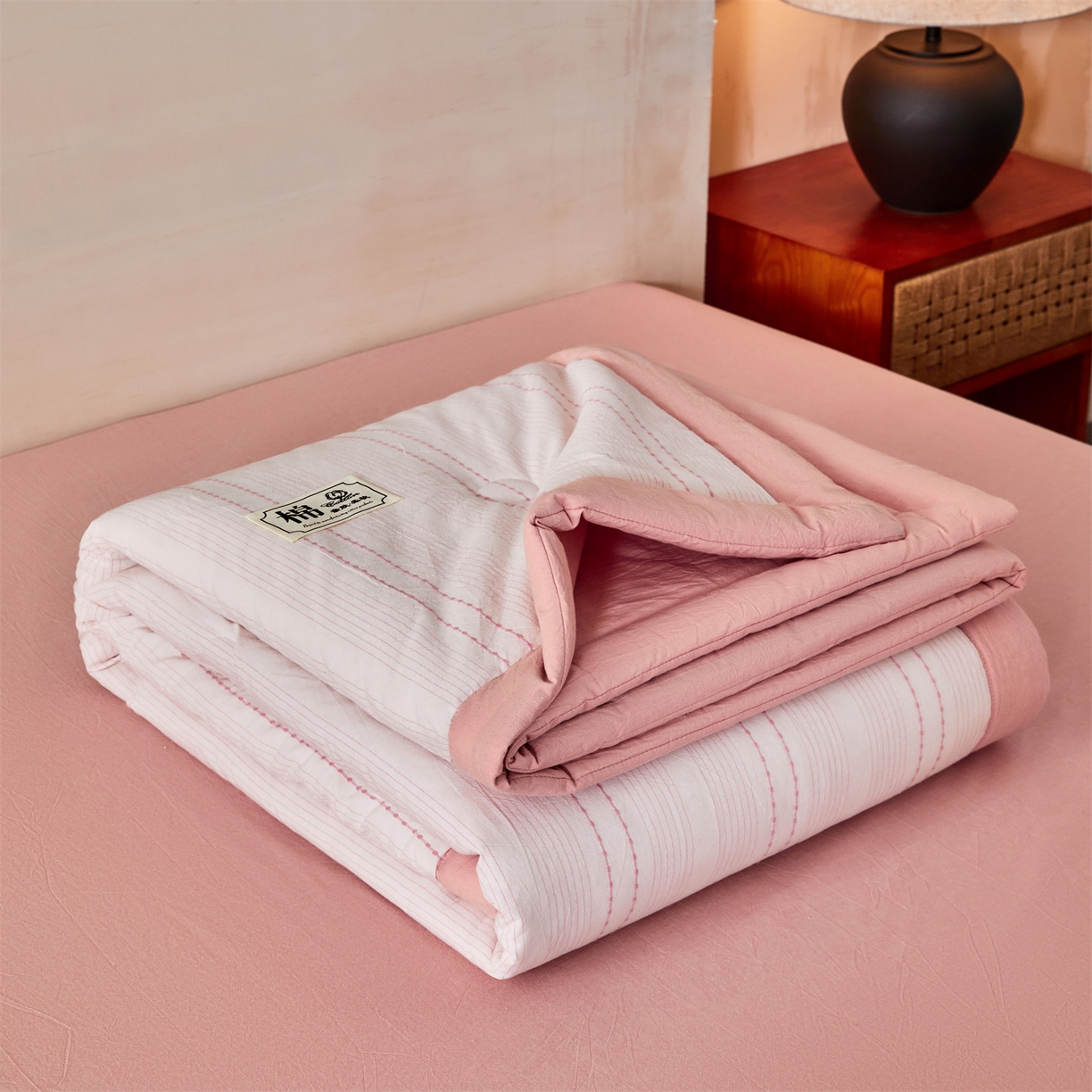 91家纺网 家纺一手货源 找家纺 恬思语家纺 2026新款全棉色织提花棉花夏被夏凉被空调被-流光 流光-粉