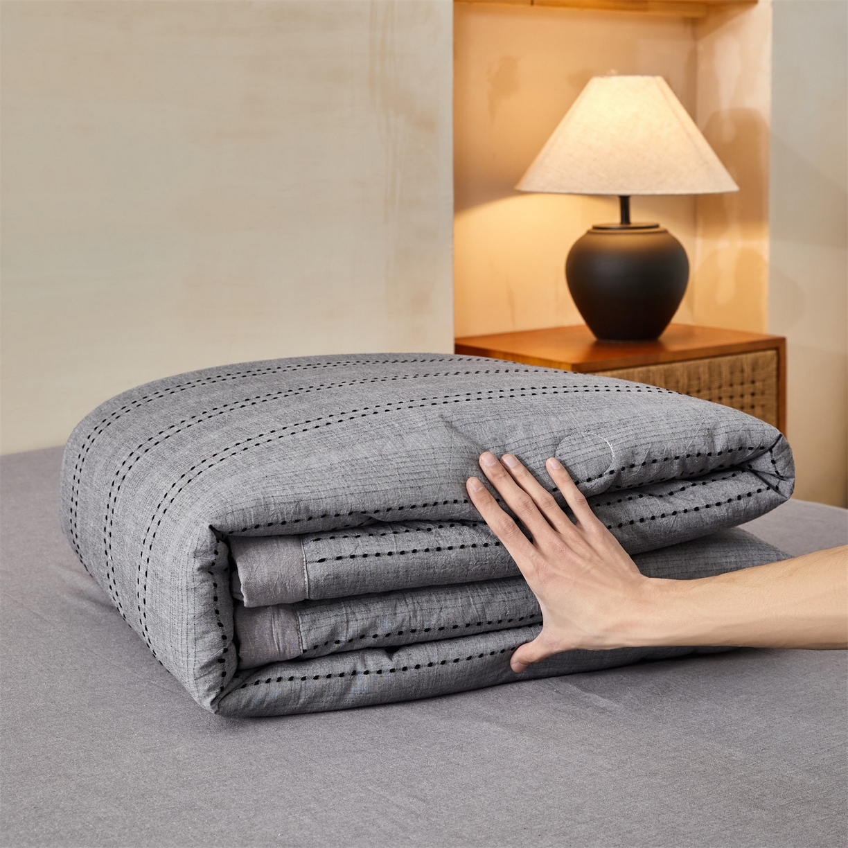 91家纺网 家纺一手货源 找家纺 恬思语家纺 2026新款全棉色织提花棉花夏被夏凉被空调被-流光 流光-灰