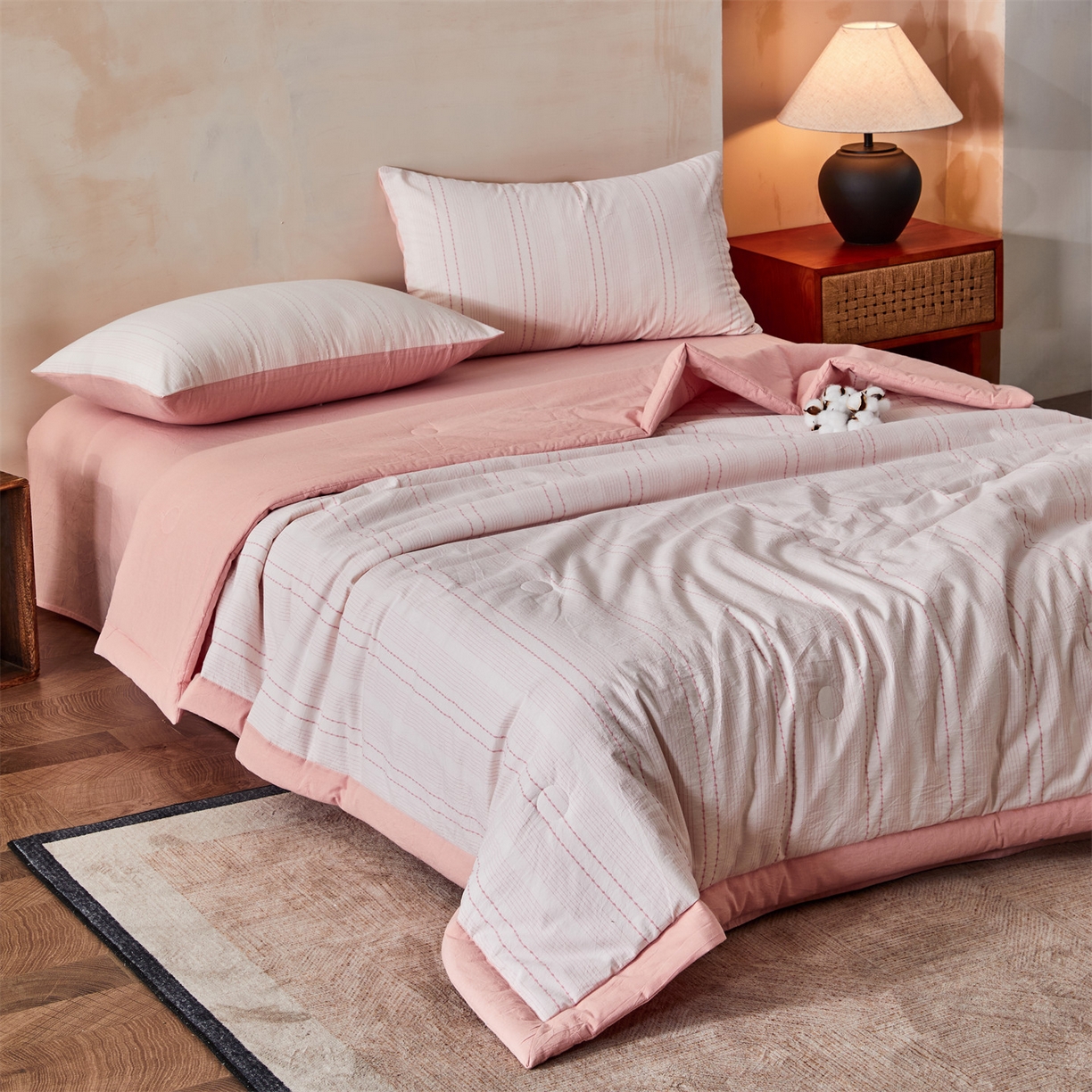 91家纺网 家纺一手货源 找家纺 恬思语家纺 2026新款全棉色织提花棉花夏被夏凉被空调被-流光 流光-粉