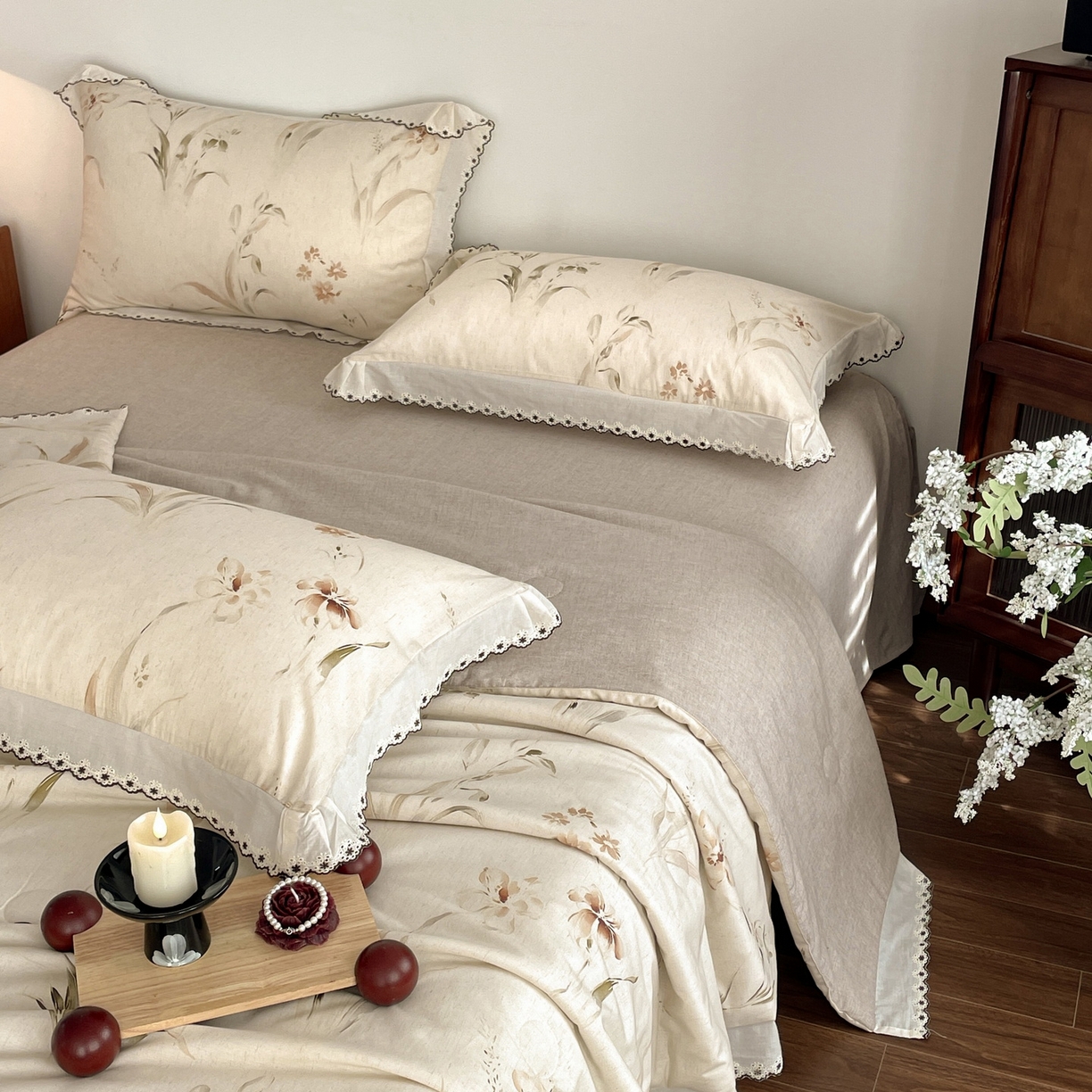 91家纺网 家纺一手货源 找家纺 慕晨 2026新款天丝莱赛尔棉麻数码印色织花边夏被四件套高级田园美式直播热款 丁岚