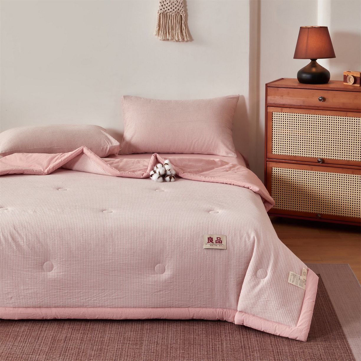91家纺网 家纺一手货源 找家纺 恬思语家纺 2026新款春夏新款棉麻条纹棉花夏被空调被夏凉被 棉麻条-粉