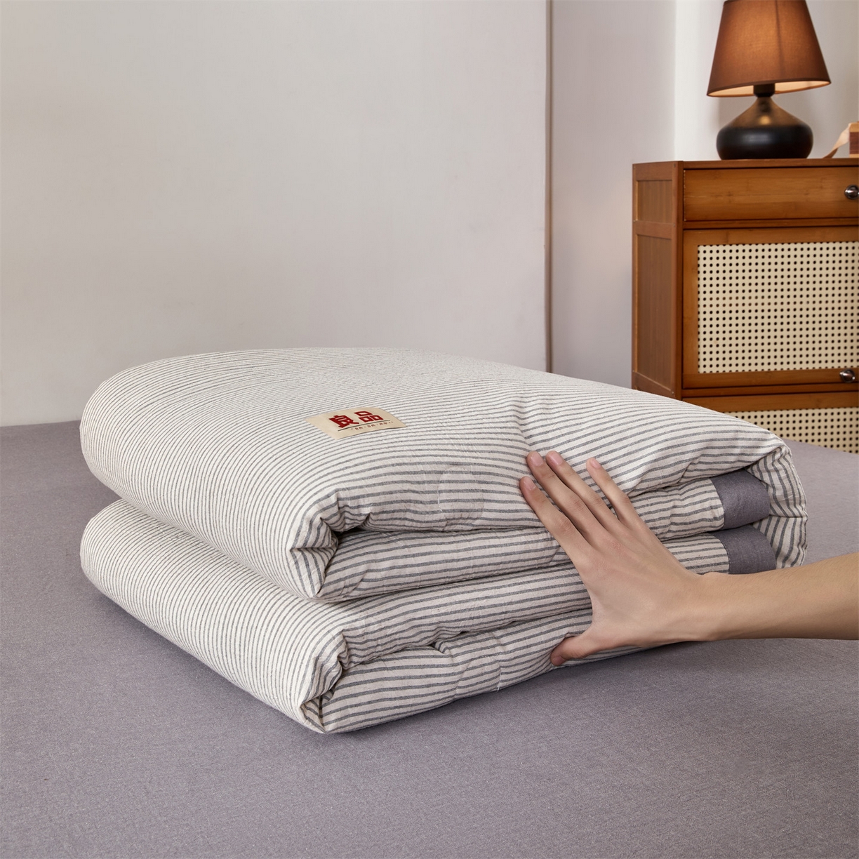 91家纺网 家纺一手货源 找家纺 恬思语家纺 2026新款春夏新款棉麻条纹棉花夏被空调被夏凉被 棉麻条-灰
