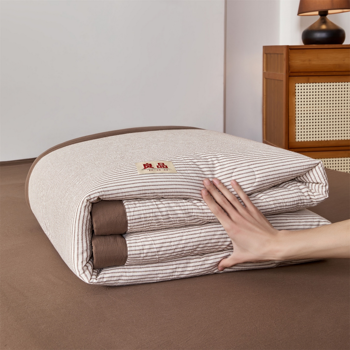 91家纺网 家纺一手货源 找家纺 恬思语家纺 2026新款春夏新款棉麻条纹棉花夏被空调被夏凉被 棉麻条-咖