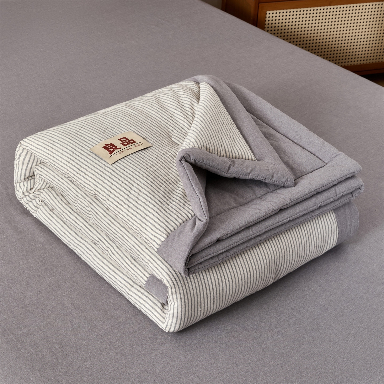 91家纺网 家纺一手货源 找家纺 恬思语家纺 2026新款春夏新款棉麻条纹棉花夏被空调被夏凉被 棉麻条-灰