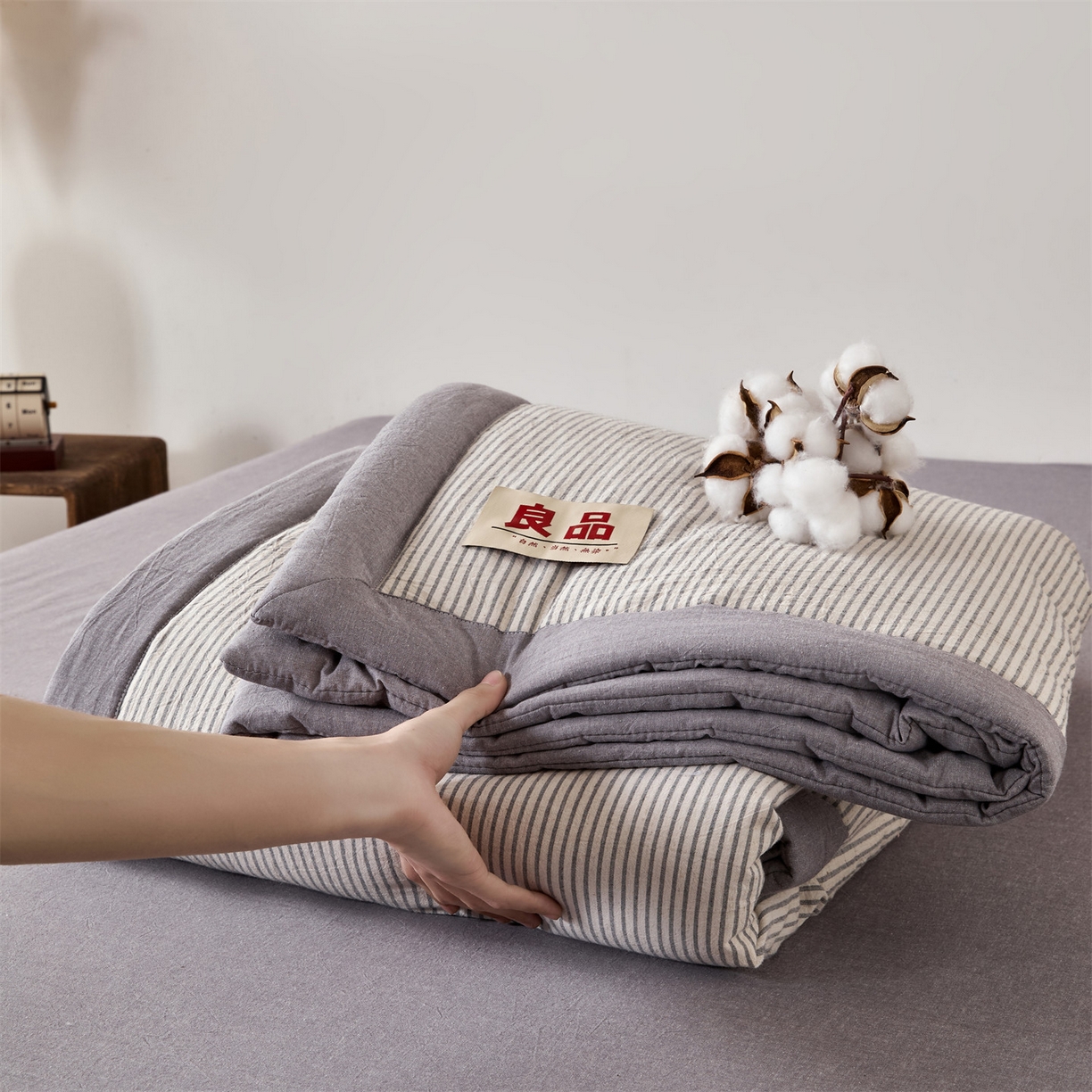 91家纺网 家纺一手货源 找家纺 恬思语家纺 2026新款春夏新款棉麻条纹棉花夏被空调被夏凉被 棉麻条-灰