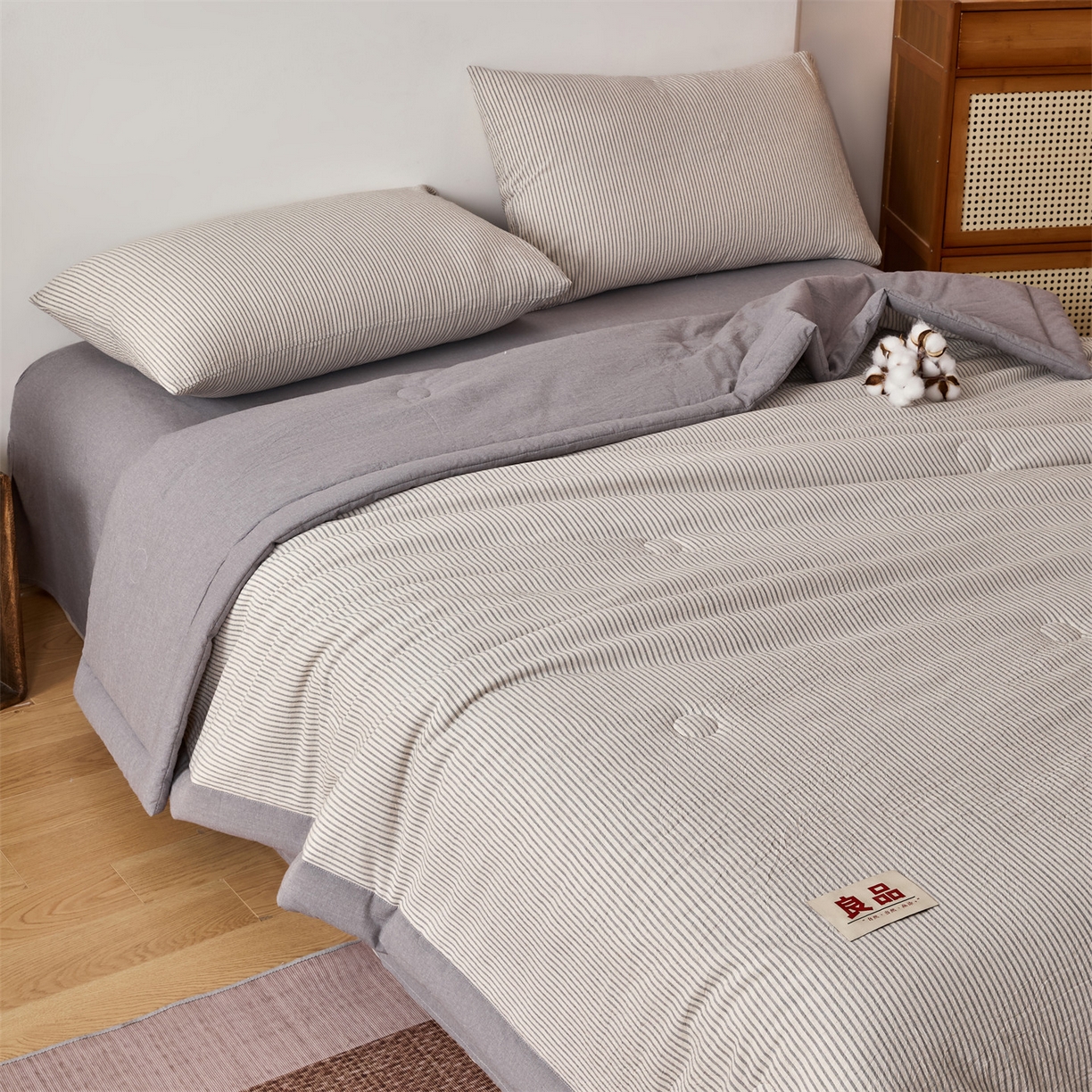 91家纺网 家纺一手货源 找家纺 恬思语家纺 2026新款春夏新款棉麻条纹棉花夏被空调被夏凉被 棉麻条-灰