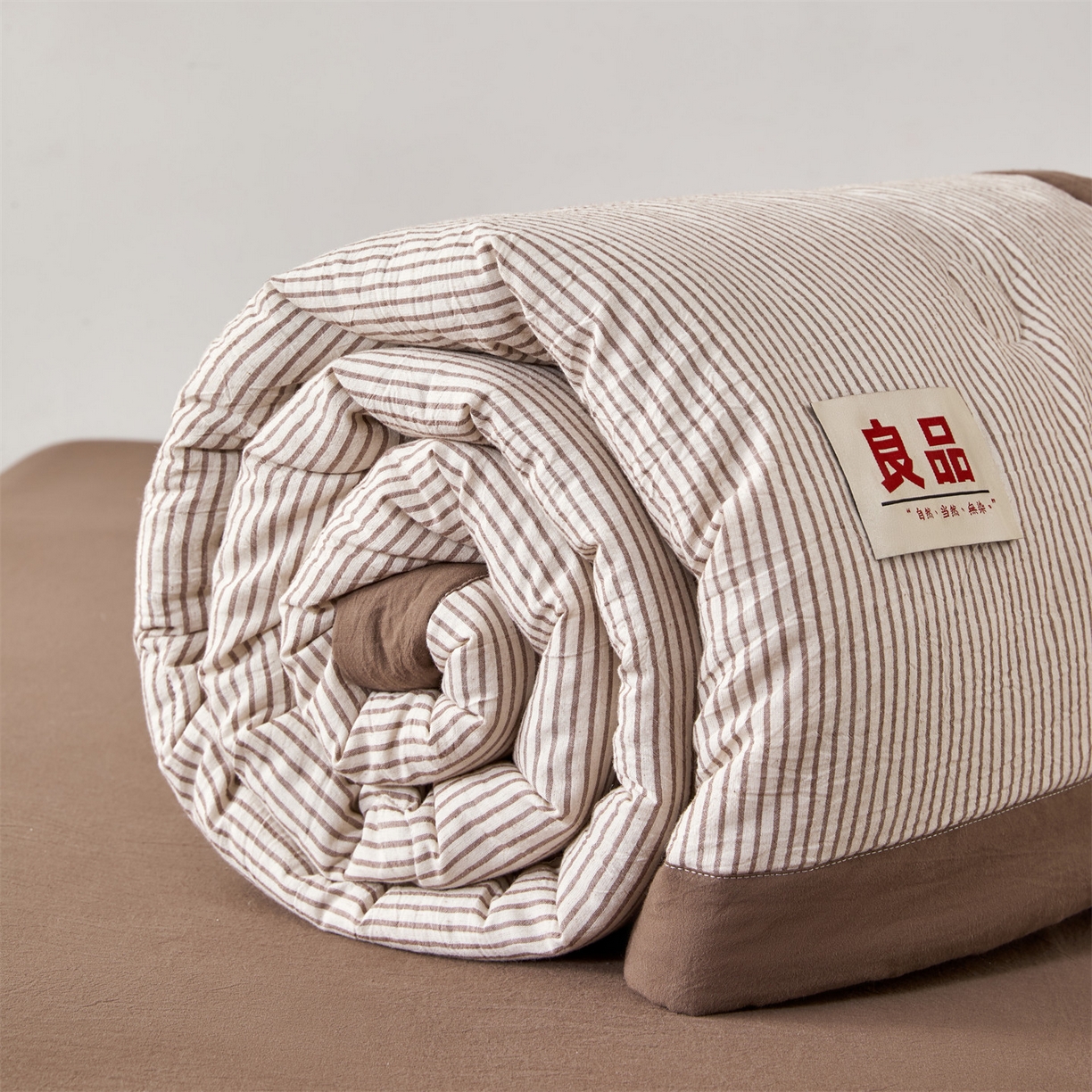 91家纺网 家纺一手货源 找家纺 恬思语家纺 2026新款春夏新款棉麻条纹棉花夏被空调被夏凉被 棉麻条-咖