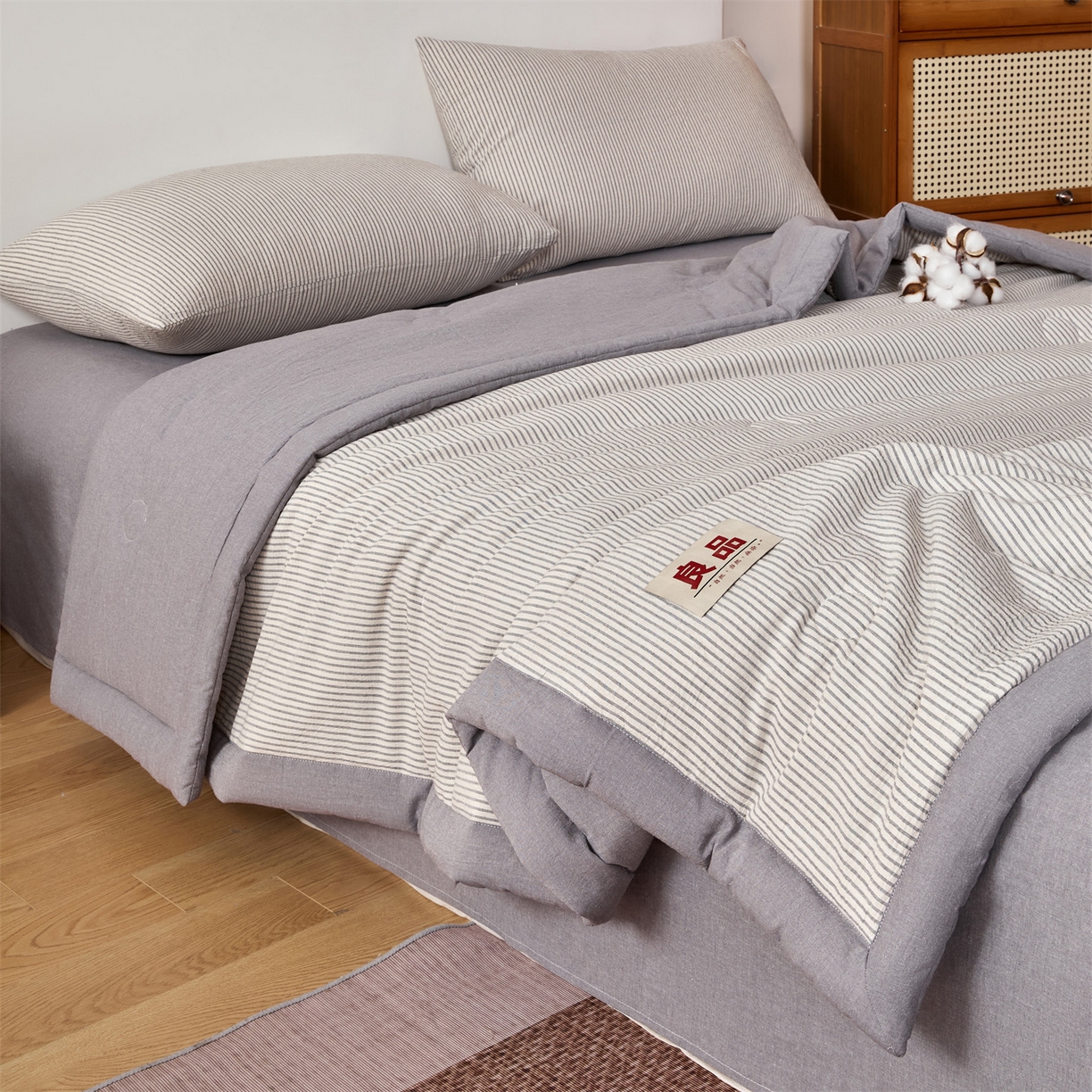 91家纺网 家纺一手货源 找家纺 恬思语家纺 2026新款春夏新款棉麻条纹棉花夏被空调被夏凉被 棉麻条-灰